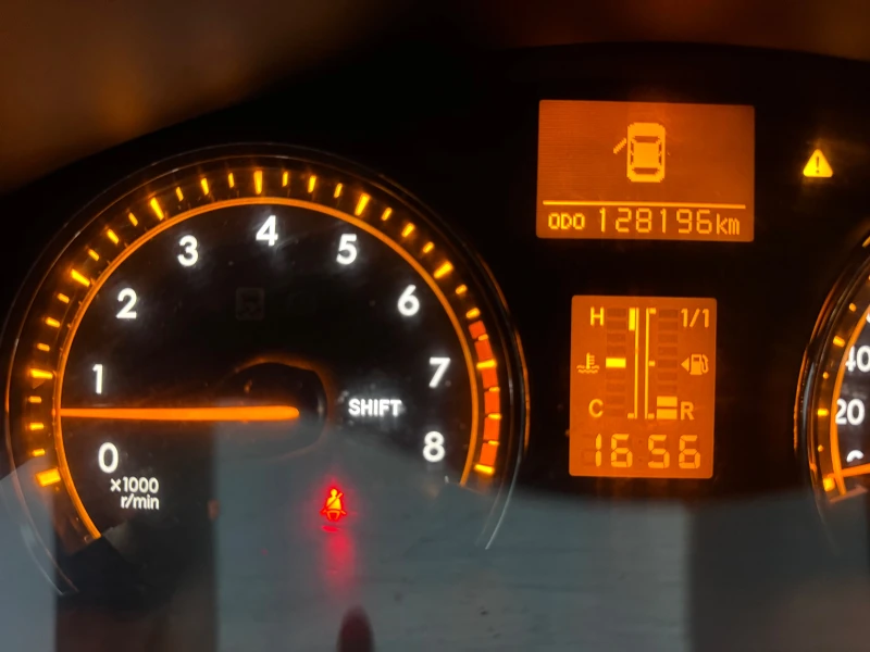 Toyota Avensis, снимка 13 - Автомобили и джипове - 52640922