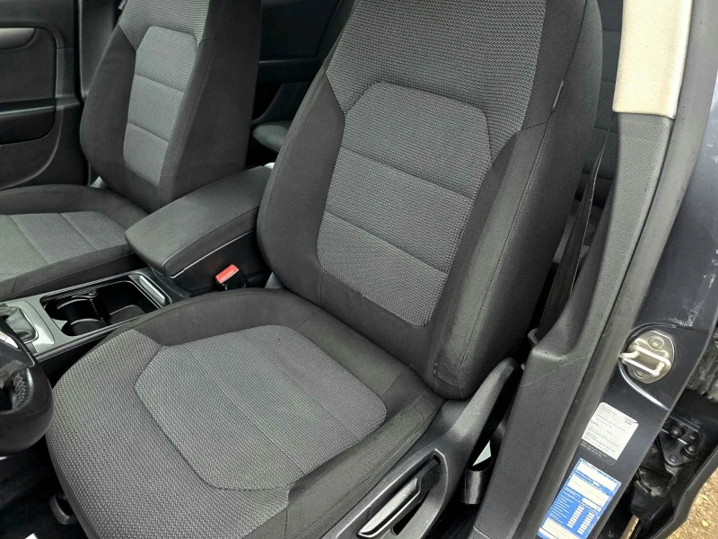 VW Passat 2.0TDI/Common Rail/HIGHLINE, снимка 8 - Автомобили и джипове - 53560280