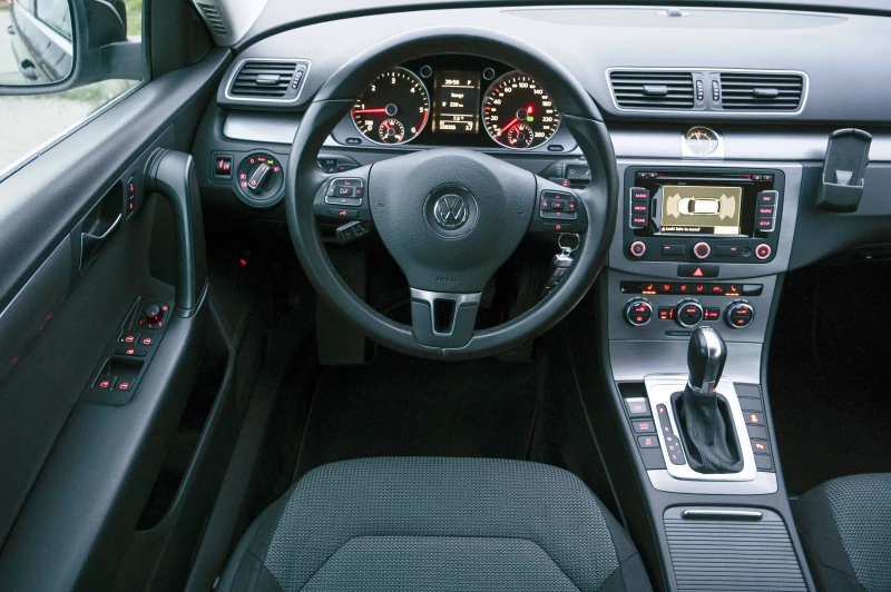 VW Passat 2.0TDI* LED* Подгрев* Германия, снимка 10 - Автомобили и джипове - 53580833