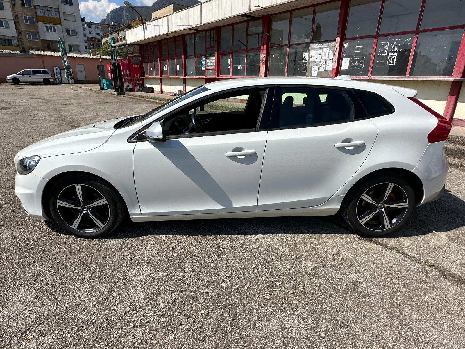 Volvo V40 D2 R-Design - изображение 5