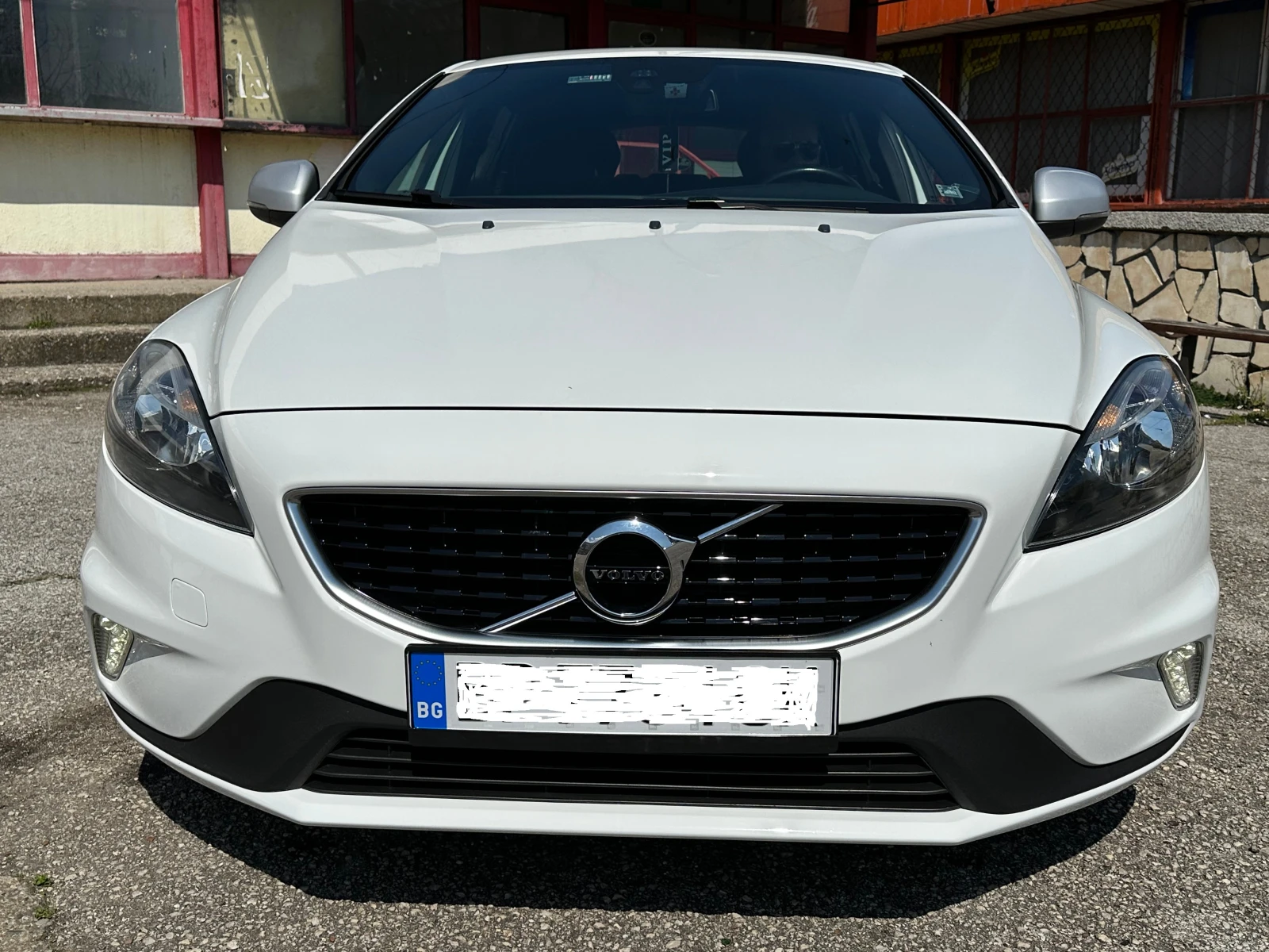 Volvo V40 D2 R-Design - изображение 2