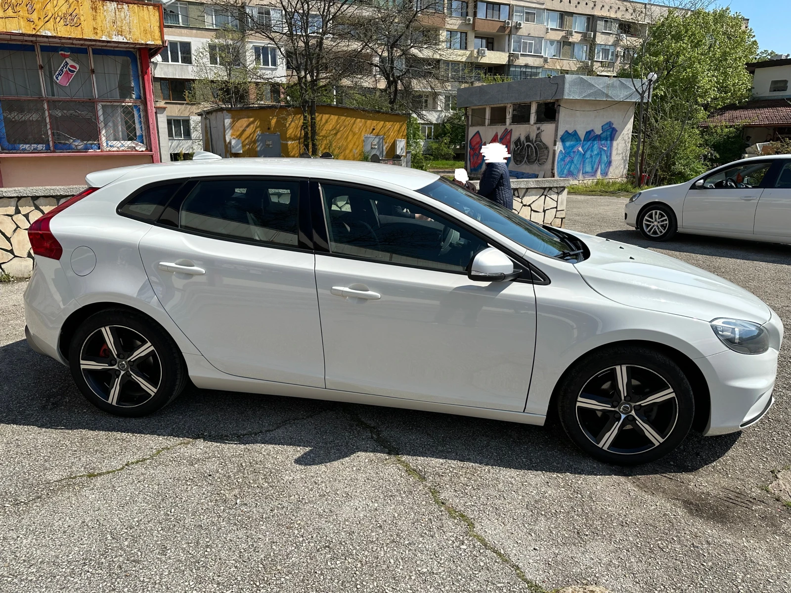 Volvo V40 D2 R-Design - изображение 4