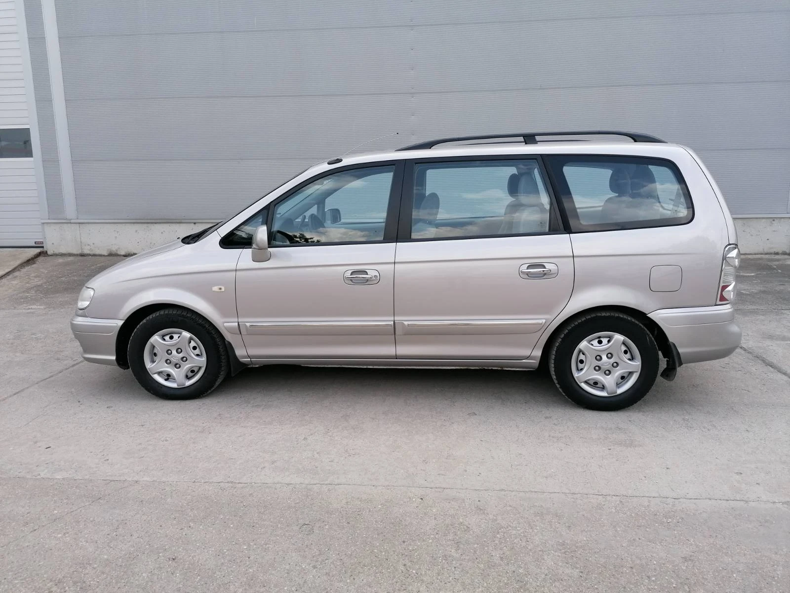 Hyundai Trajet 2.0 CRDI - изображение 2