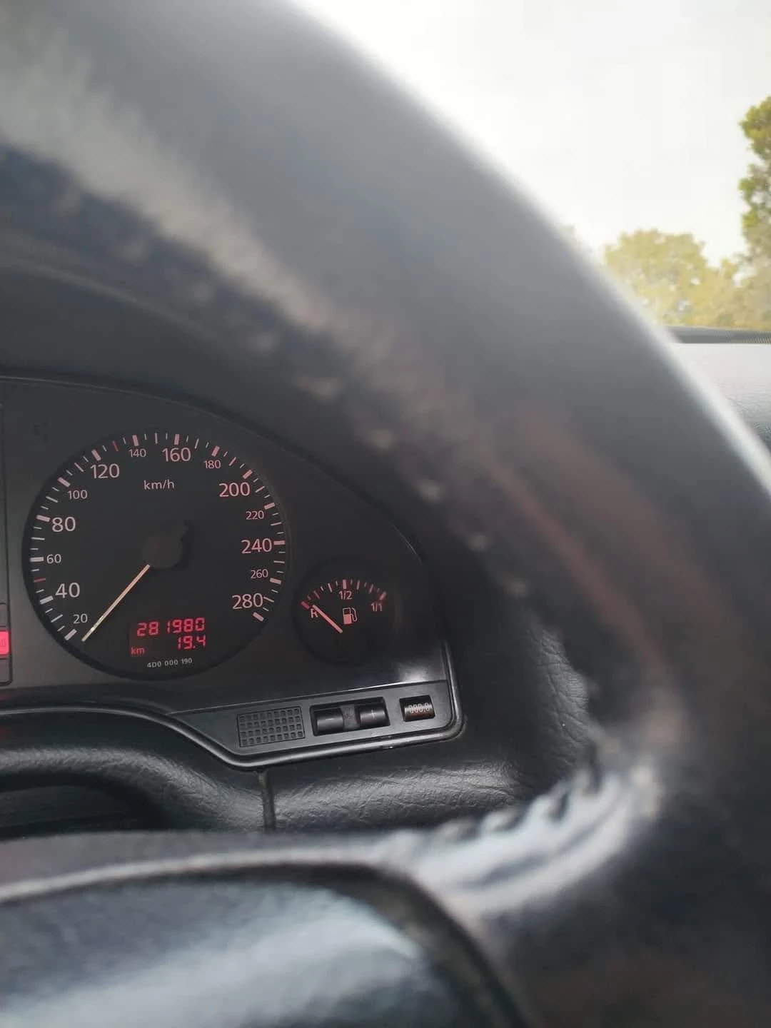 Audi A8 2.8 ръчни скорости  - изображение 9