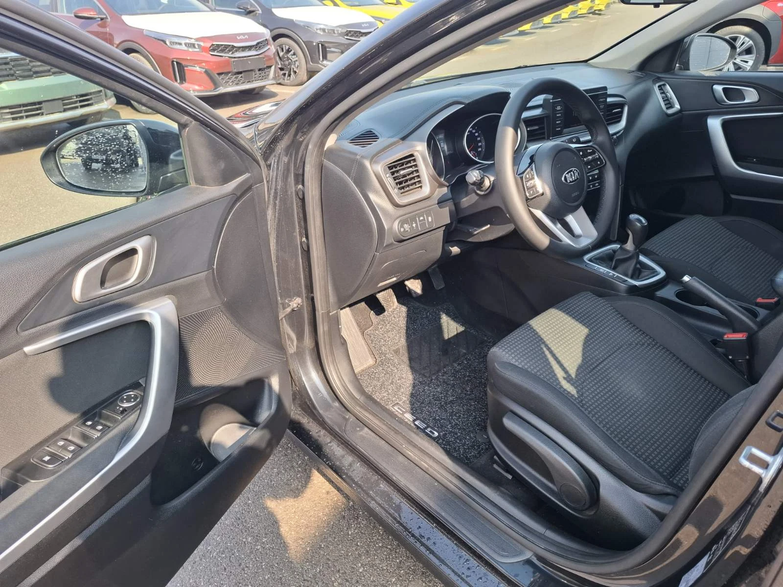 Kia Ceed 1.6 crdi ГАРАНЦИЯ, снимка 9 - Автомобили и джипове - 54252120