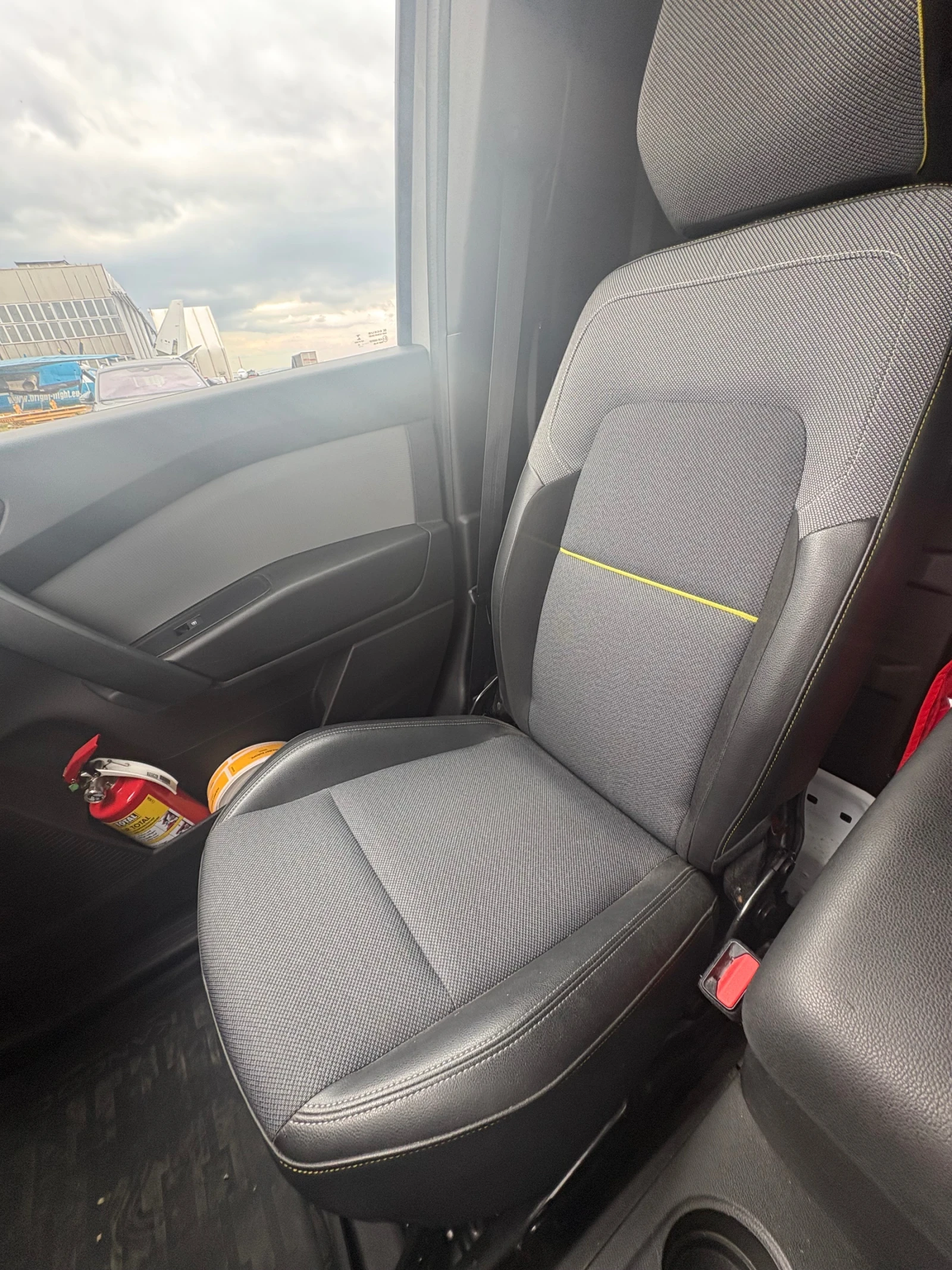 Renault Kangoo 1.5 DCI, снимка 13 - Автомобили и джипове - 55405552