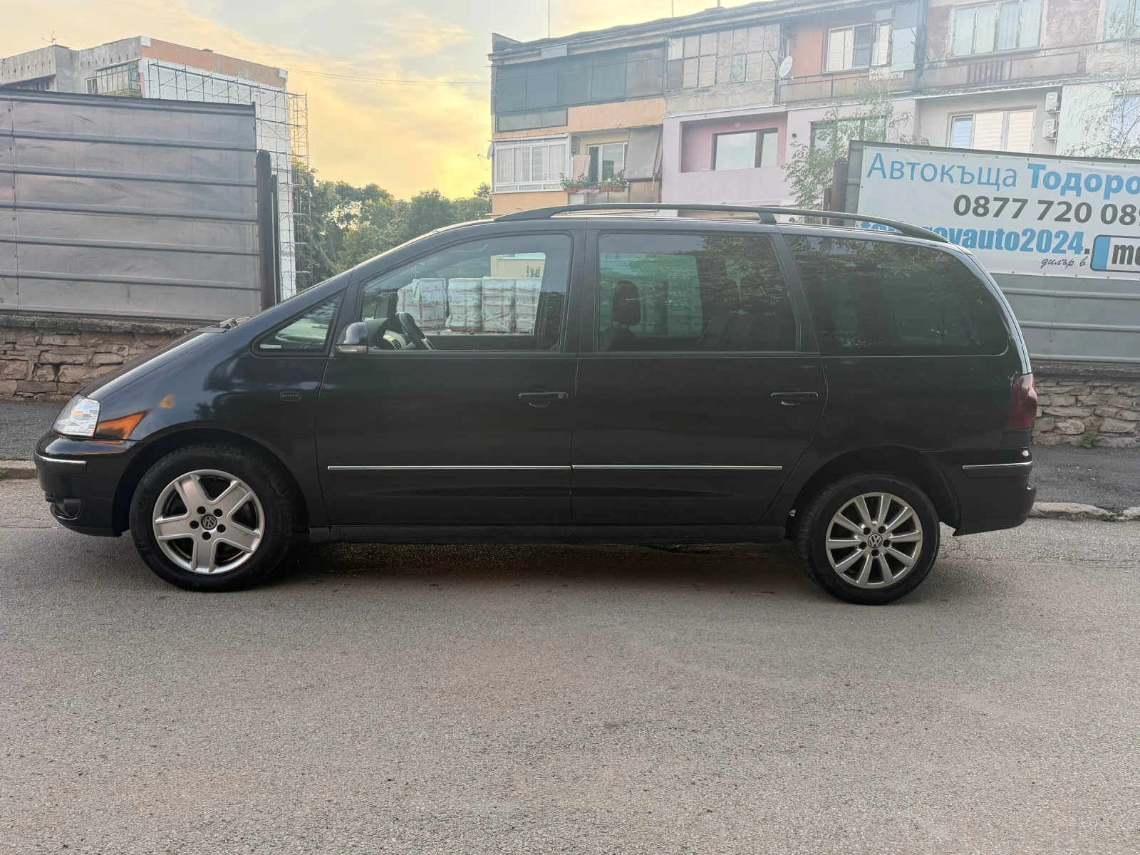 VW Sharan  1.9 TDI 4Motion | 131 к.с.| Подгреви, снимка 2 - Автомобили и джипове - 54826867