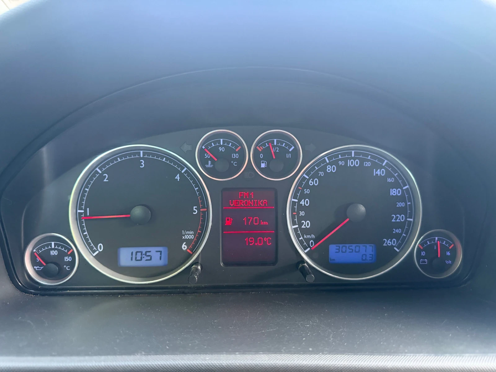 VW Sharan  1.9 TDI 4Motion | 131 к.с.| Подгреви, снимка 13 - Автомобили и джипове - 54826867