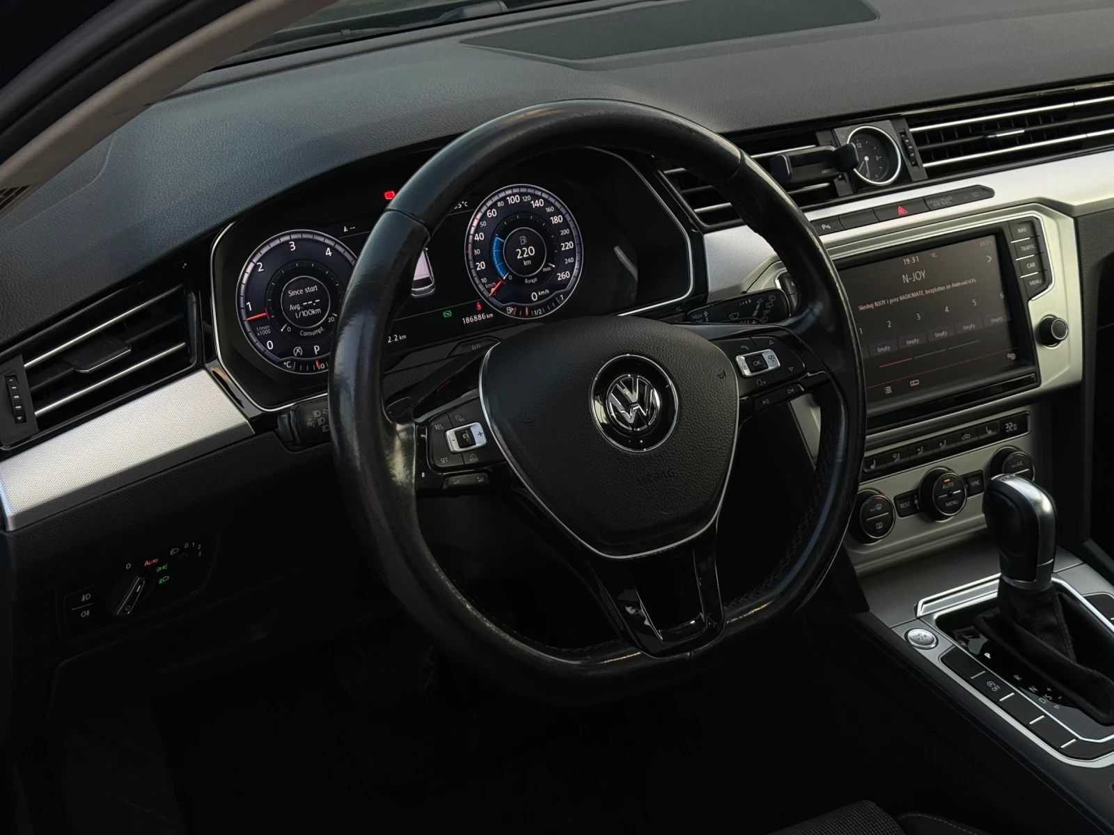 VW Passat 8 2.0TDI DSG , снимка 7 - Автомобили и джипове - 55437179