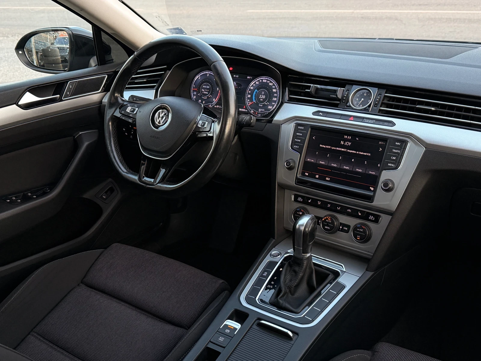 VW Passat 8 2.0TDI DSG , снимка 13 - Автомобили и джипове - 55437179