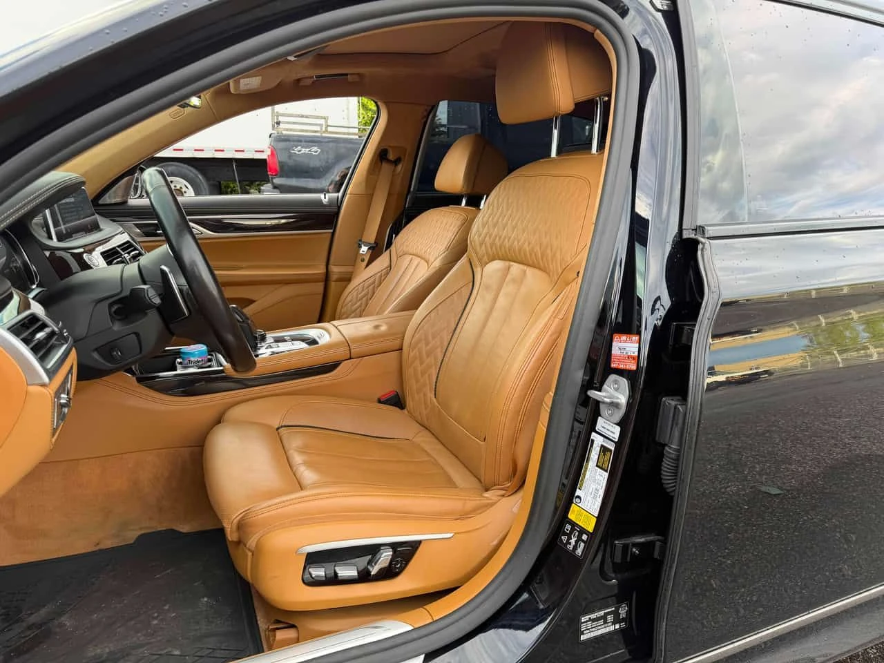 BMW 760 Li xDrive / ВСИЧКИ ЕКСТРИ ЗА МОДЕЛА / АВТОКРЕДИТ , снимка 12 - Автомобили и джипове - 55470783