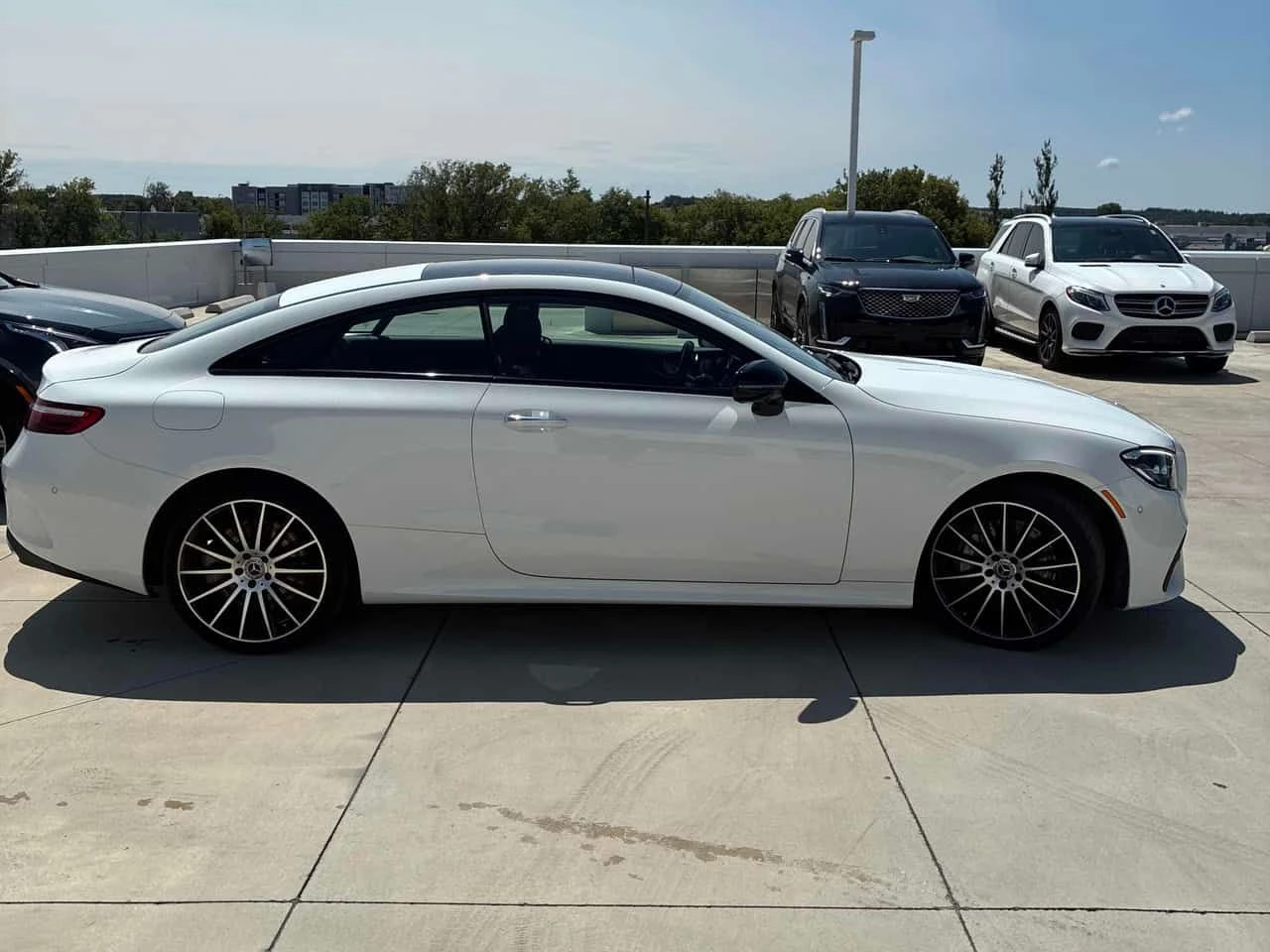 Mercedes-Benz E 450 * DISTRONIC* BURMESTER* 360* , снимка 3 - Автомобили и джипове - 55512389