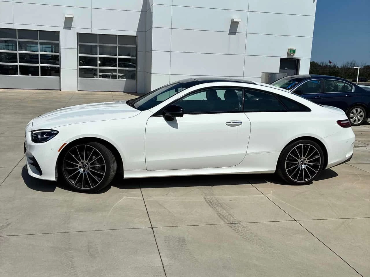 Mercedes-Benz E 450 * DISTRONIC* BURMESTER* 360* , снимка 2 - Автомобили и джипове - 55512389