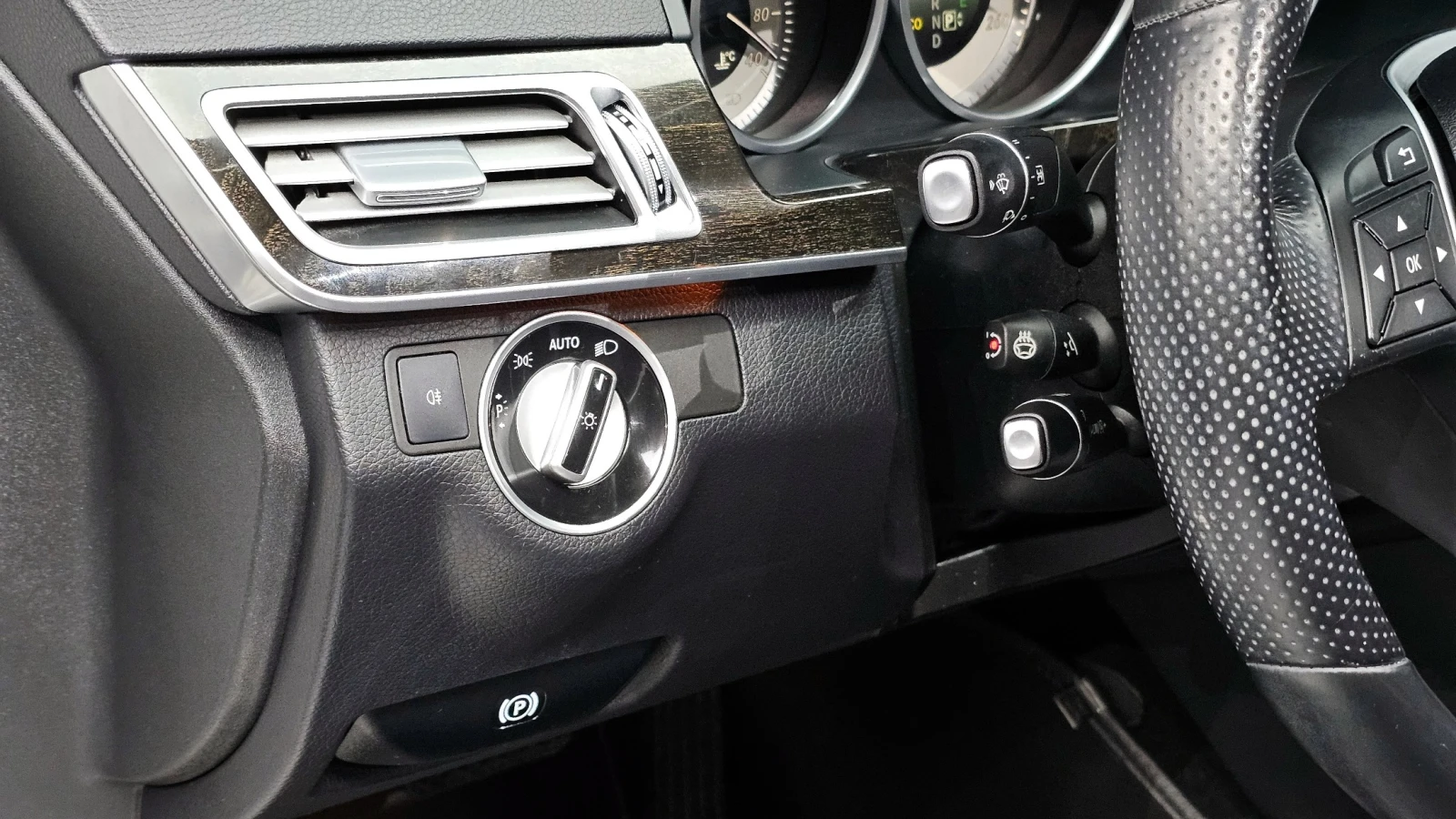 Mercedes-Benz E 220 Avantgarde * ПОДГРЕВИ * ЛЮК * КАМЕРА, снимка 12 - Автомобили и джипове - 55844425