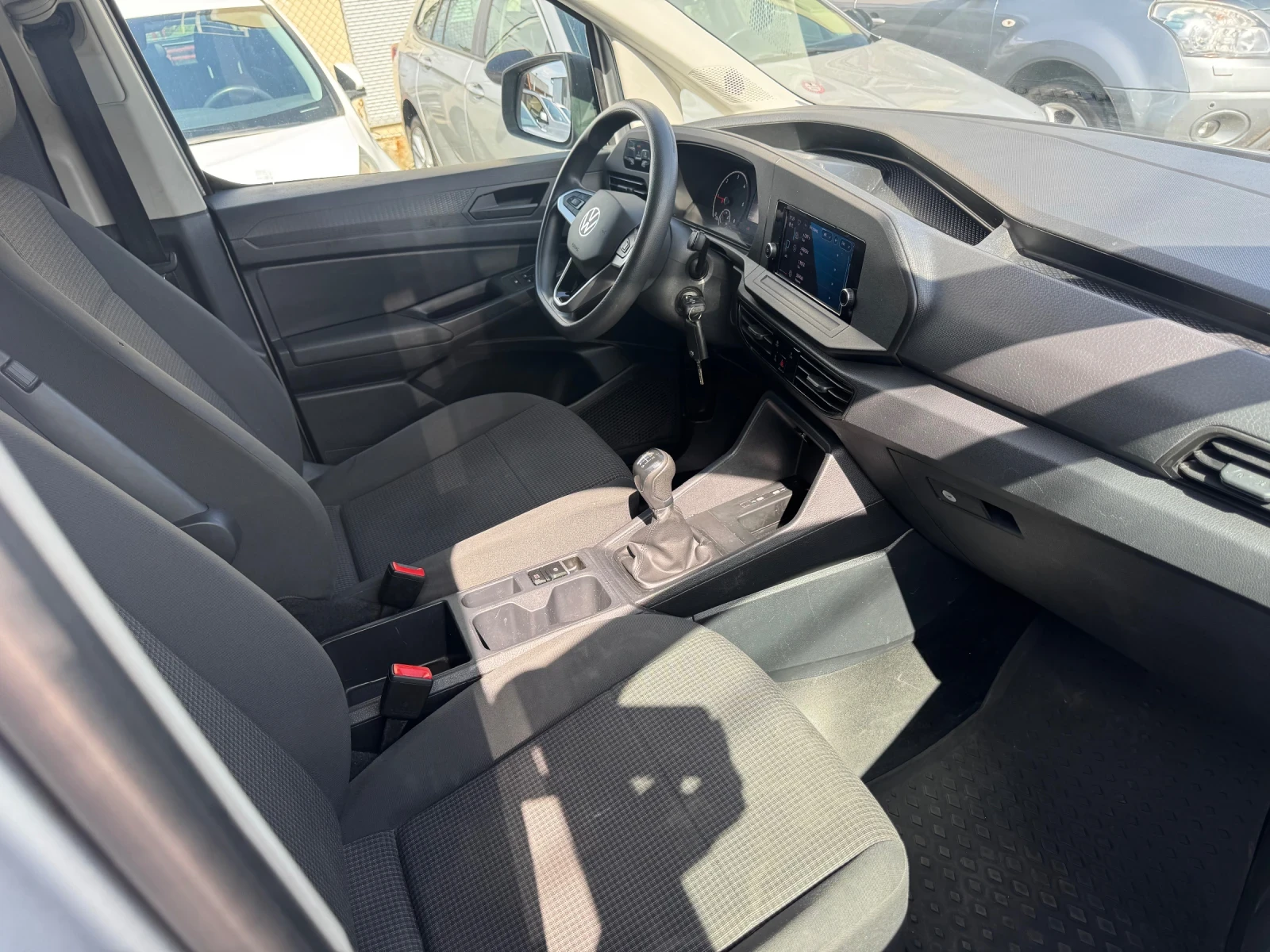 VW Caddy 2.0TDI 102hp* 2022г* NAVI* DISTRO* KLIMA* ДДС, снимка 15 - Автомобили и джипове - 55878755