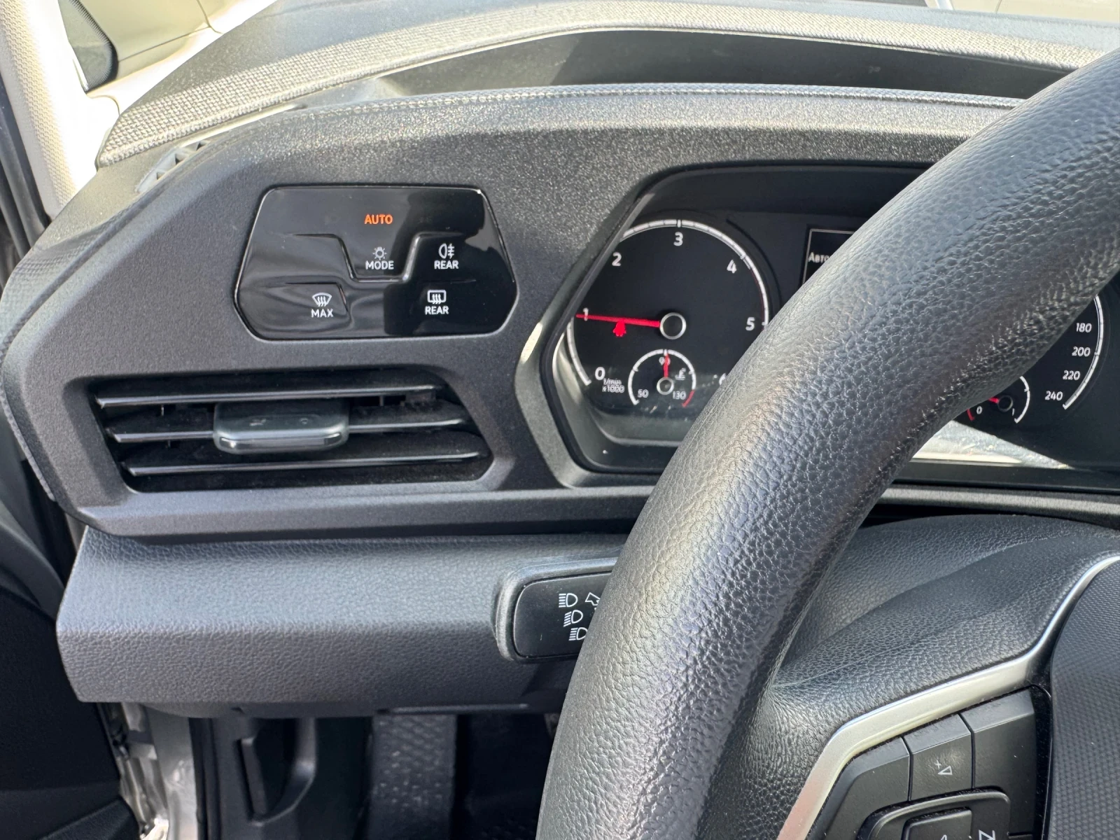 VW Caddy 2.0TDI 102hp* 2022г* NAVI* DISTRO* KLIMA* ДДС, снимка 2 - Автомобили и джипове - 55878755