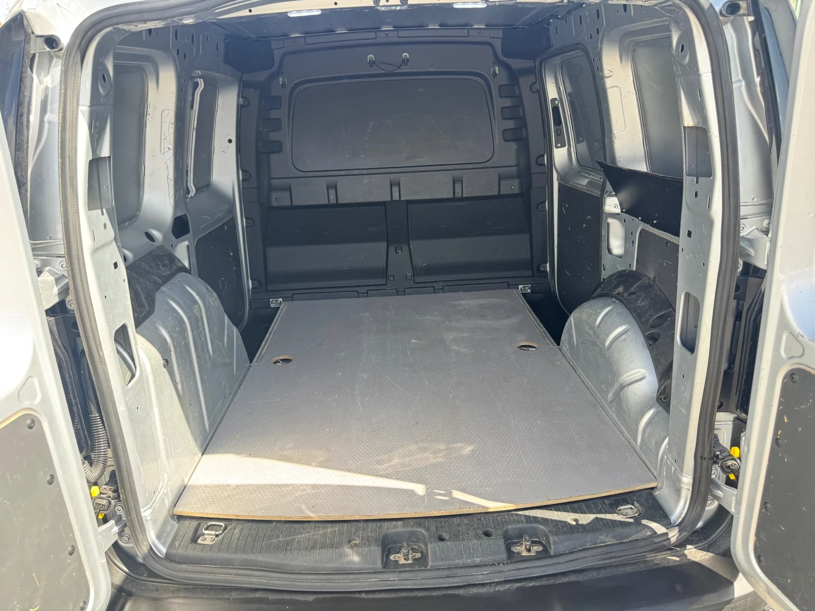 VW Caddy 2.0TDI 102hp* 2022г* NAVI* DISTRO* KLIMA* ДДС, снимка 10 - Автомобили и джипове - 55878755