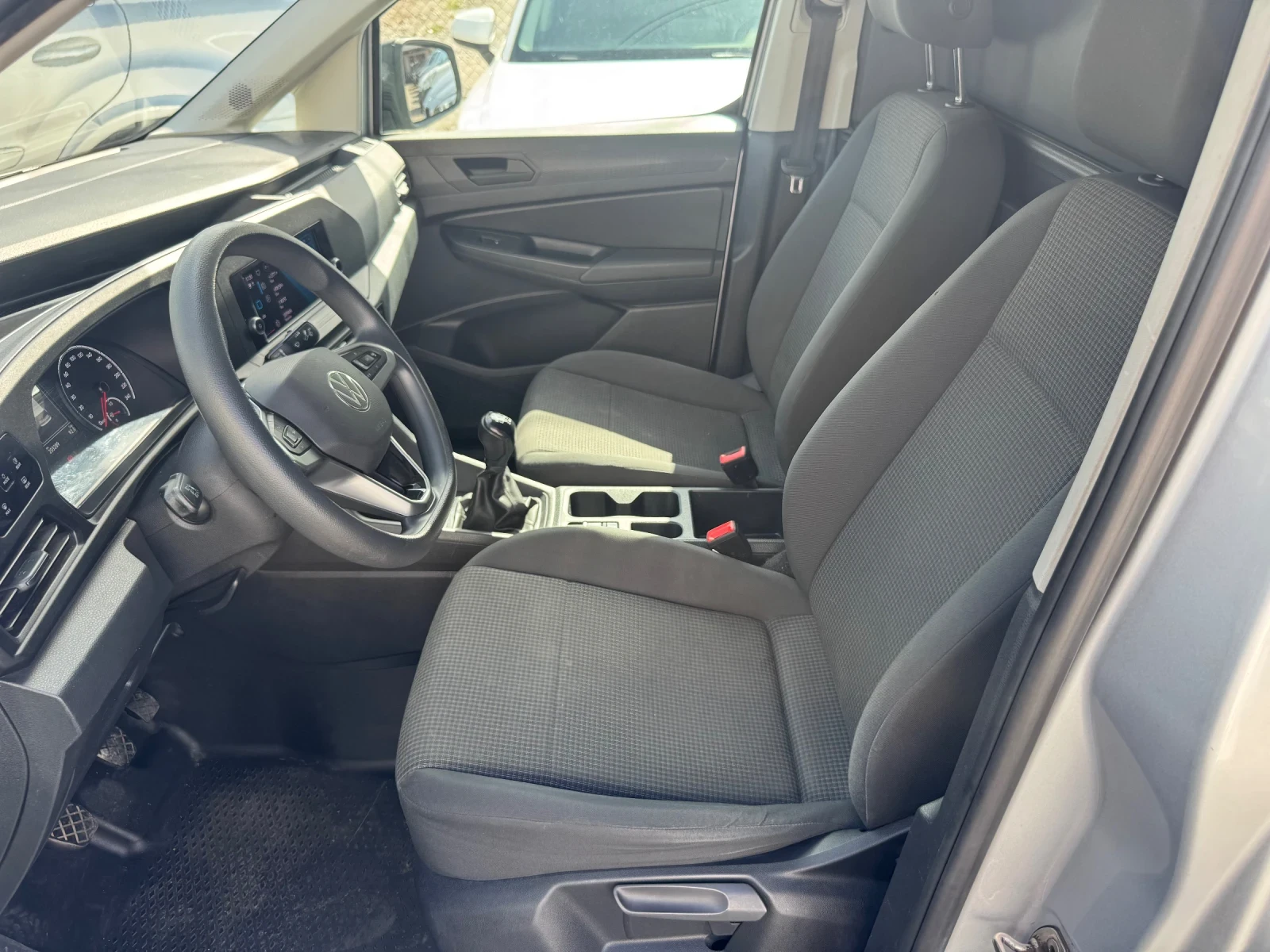 VW Caddy 2.0TDI 102hp* 2022г* NAVI* DISTRO* KLIMA* ДДС, снимка 7 - Автомобили и джипове - 55878755