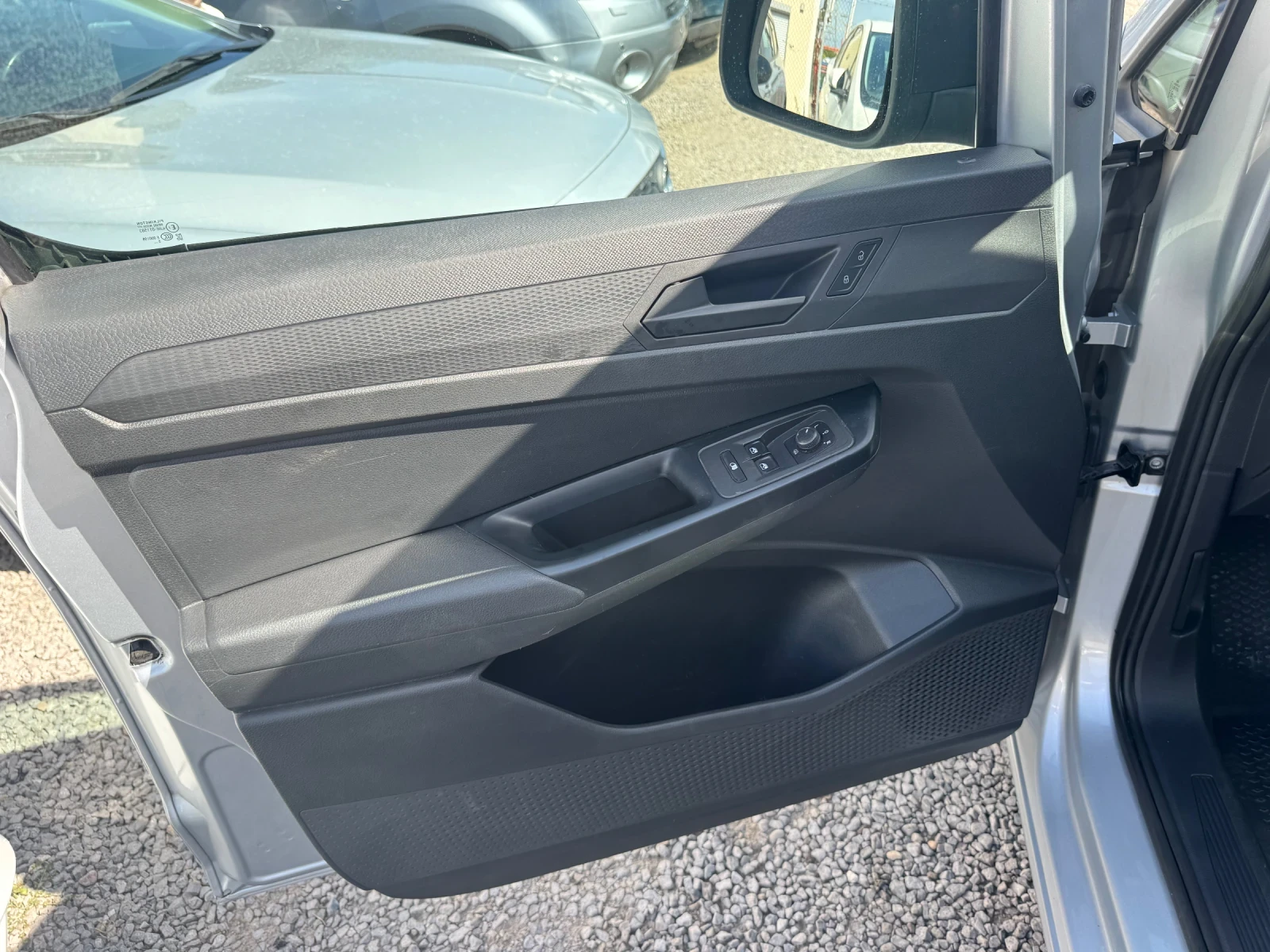 VW Caddy 2.0TDI 102hp* 2022г* NAVI* DISTRO* KLIMA* ДДС, снимка 8 - Автомобили и джипове - 55878755