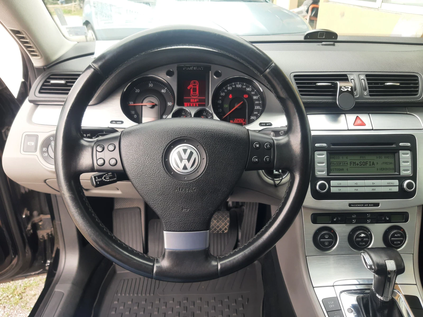 VW Passat * TDI-HIGH LINE-АВТОМАТИК-КОЖА+ ПОДГРЕВ * ОБСЛУЖЕН, снимка 15 - Автомобили и джипове - 55920057