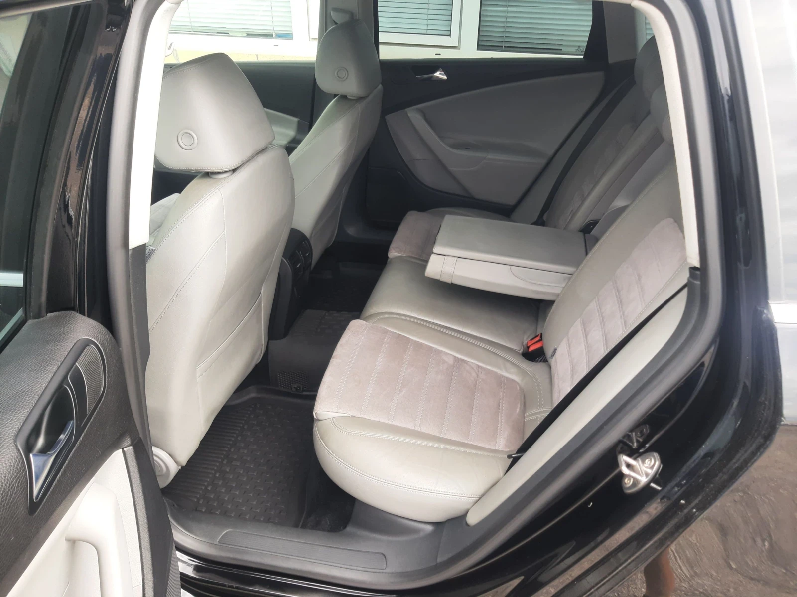 VW Passat * TDI-HIGH LINE-АВТОМАТИК-КОЖА+ ПОДГРЕВ * ОБСЛУЖЕН, снимка 10 - Автомобили и джипове - 55920057