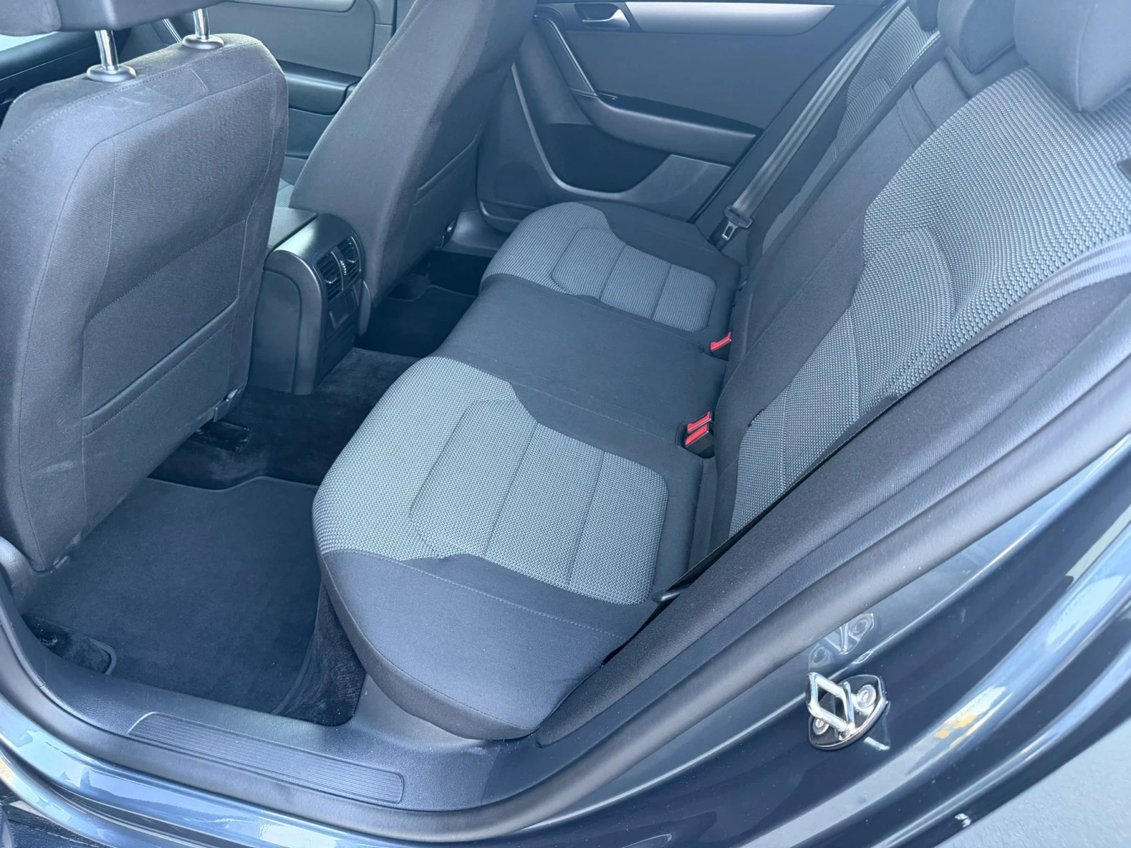 VW Passat 1.6TDI KLIMATRONIK 6-SPEED EVRO 5A ЛИЗИНГ, снимка 16 - Автомобили и джипове - 56244759