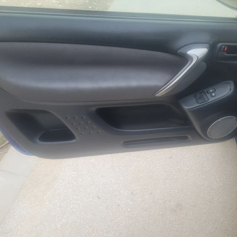 Toyota Rav4 1.8vvti, снимка 11 - Автомобили и джипове - 52391694