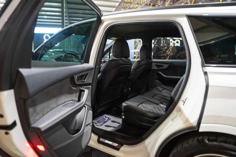 Audi SQ7 4.0TDI V8 MATRIX FULL S LINE BOSE ЛИЗИНГ 100%, снимка 15 - Автомобили и джипове - 52919735