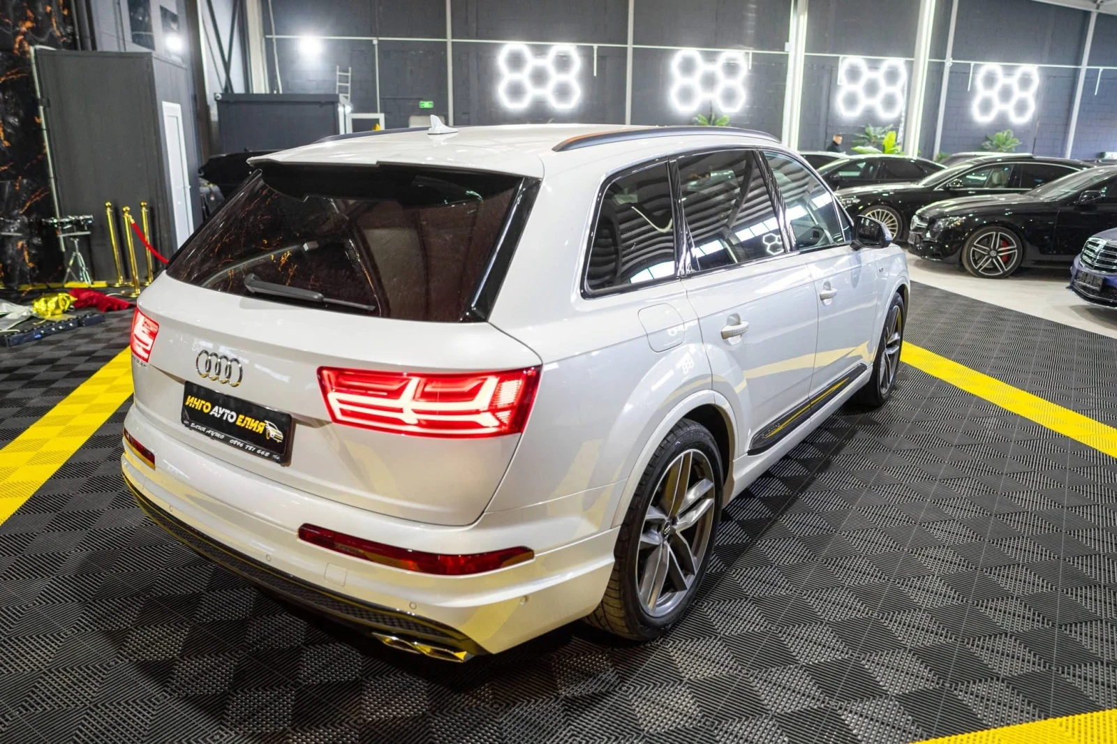 Audi SQ7 4.0TDI V8 MATRIX FULL S LINE BOSE ЛИЗИНГ 100% - изображение 10