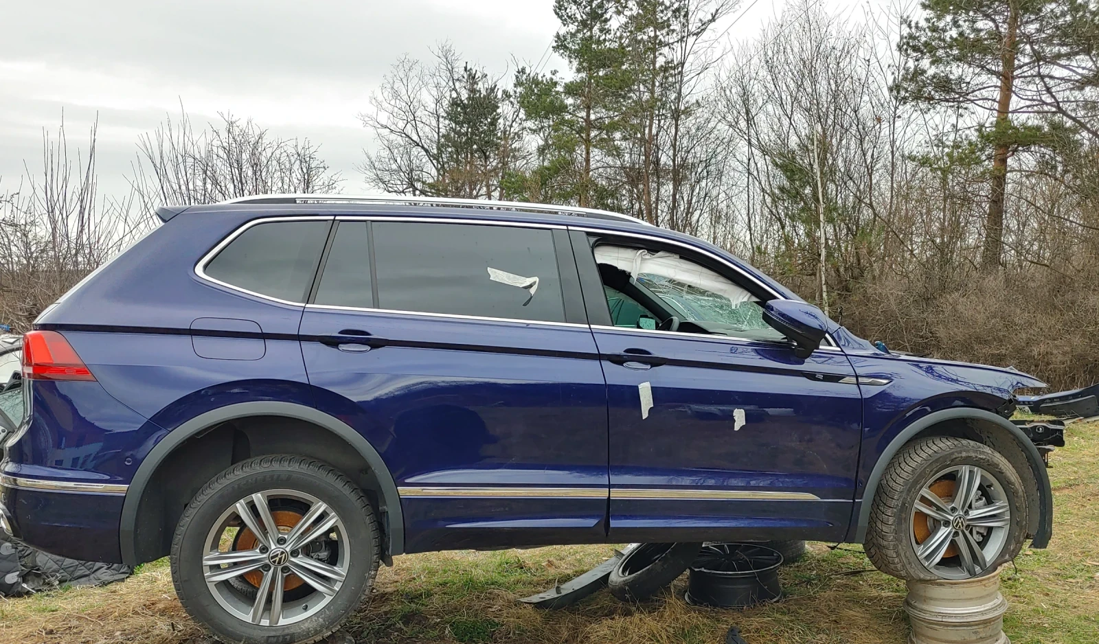 VW Tiguan Allspace R-Line 2.0 TSI, снимка 2 - Автомобили и джипове - 55126632