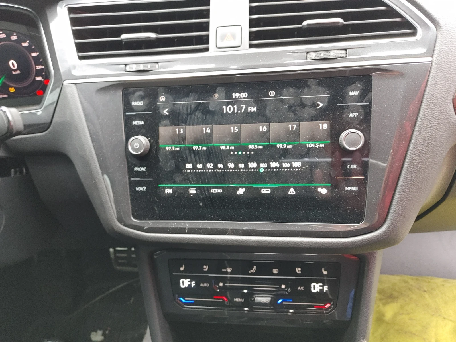 VW Tiguan Allspace R-Line 2.0 TSI, снимка 5 - Автомобили и джипове - 55126632