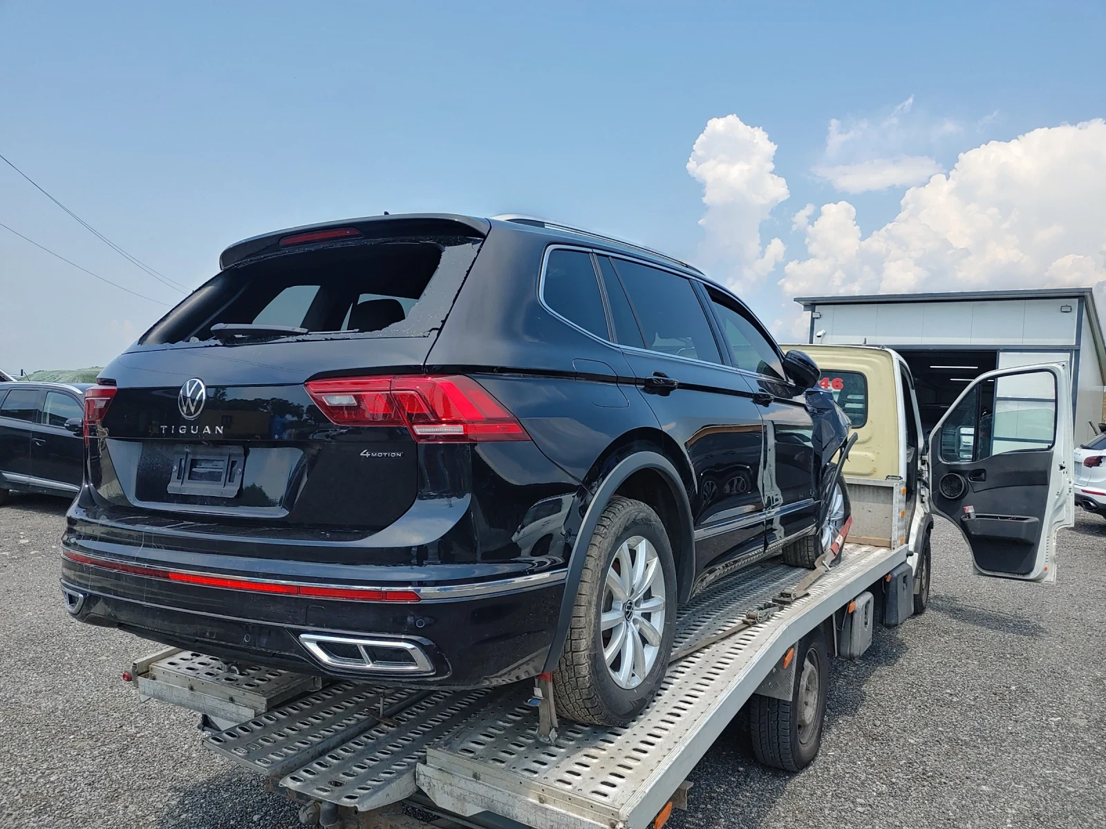 VW Tiguan Allspace R-Line 2.0 TSI, снимка 6 - Автомобили и джипове - 55126632