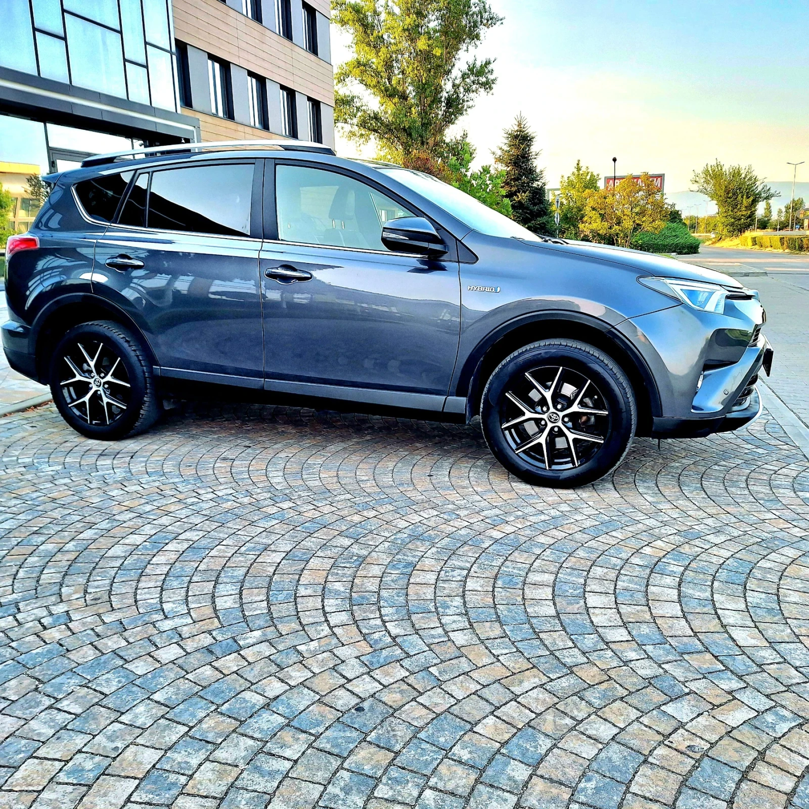 Toyota Rav4 Гаранция4х4 дистроник KYLESS кожа EXCLUSIV 2.5 хиб, снимка 5 - Автомобили и джипове - 55968863