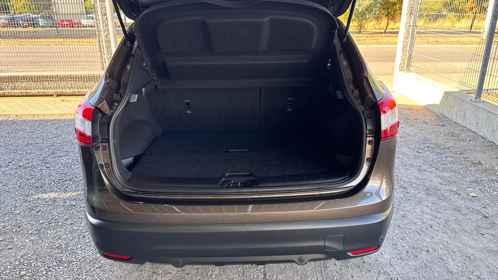 Nissan Qashqai 1.2DIG-T 115кс 6ск* ПЕРФЕКТЕН* , снимка 17 - Автомобили и джипове - 55985201
