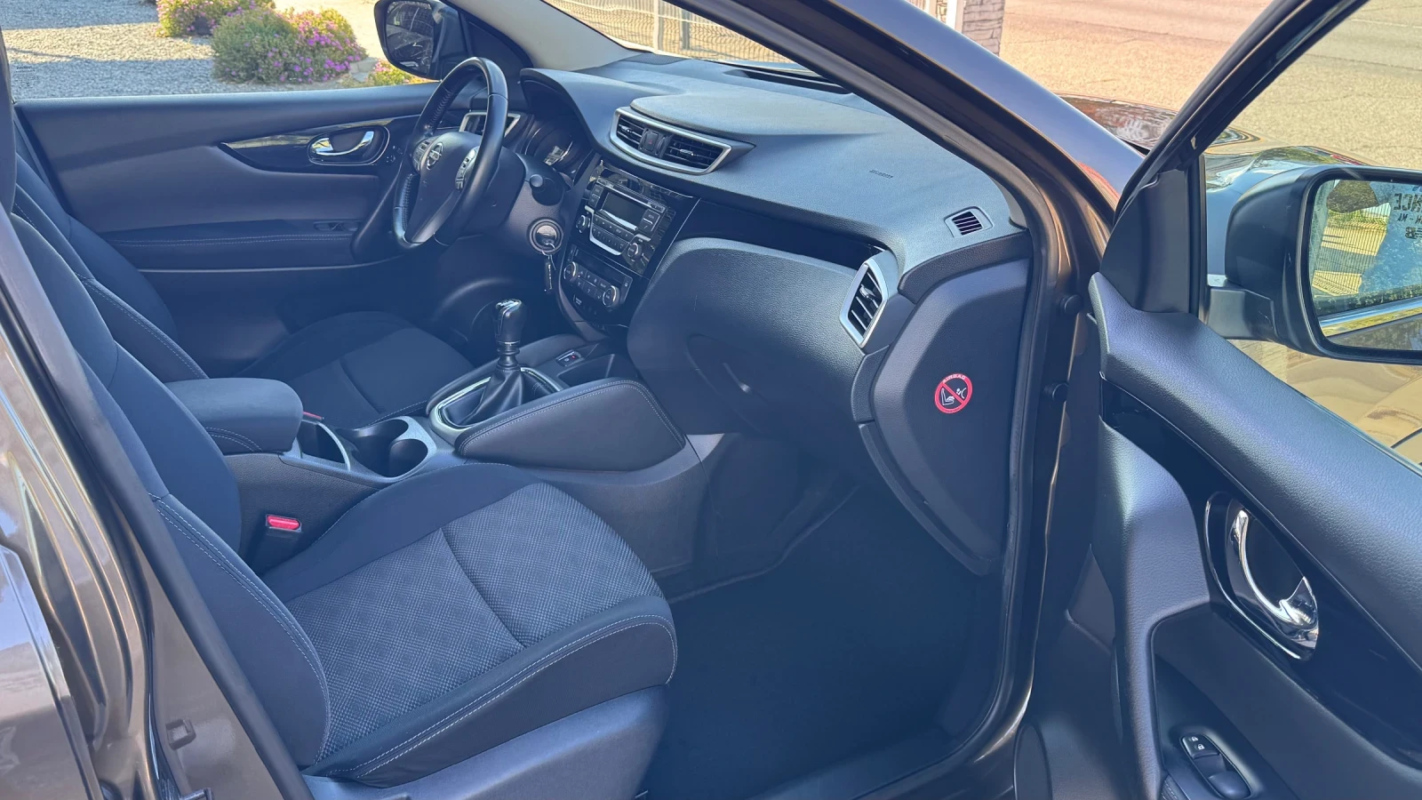 Nissan Qashqai 1.2DIG-T 115кс 6ск* ПЕРФЕКТЕН* , снимка 9 - Автомобили и джипове - 55985201