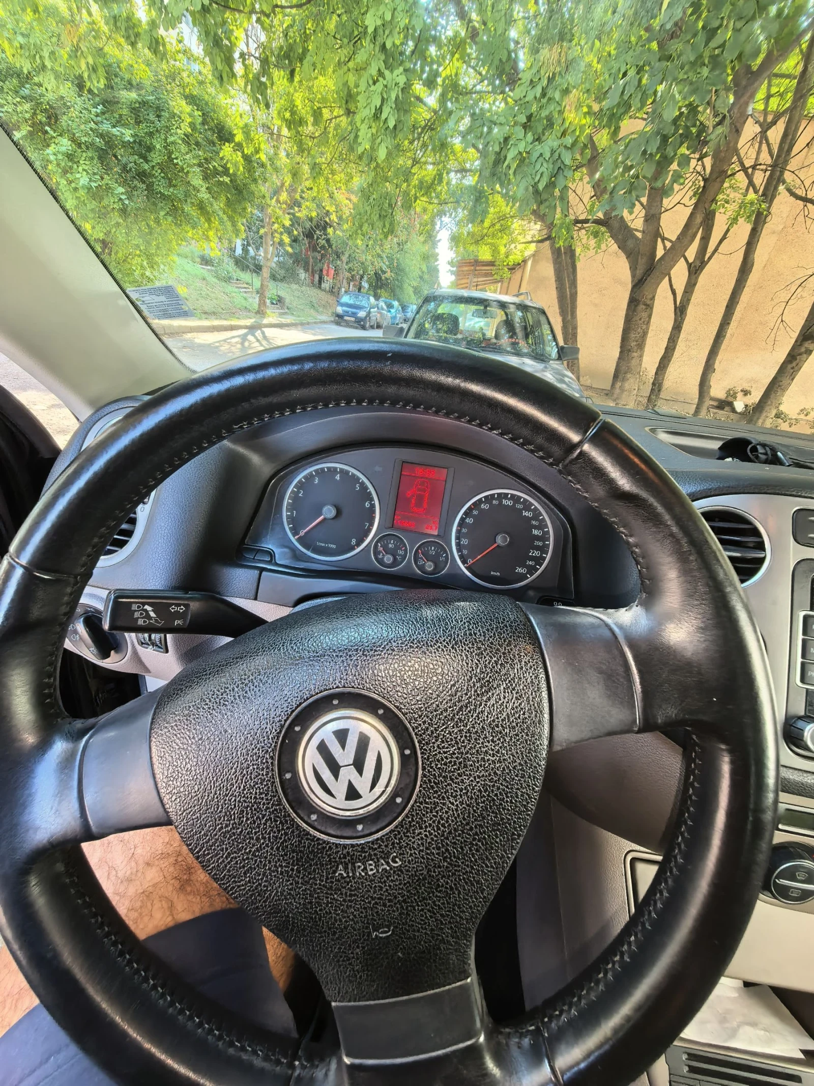 VW Tiguan 1.4 TSI  4 MOTION , снимка 12 - Автомобили и джипове - 56121541