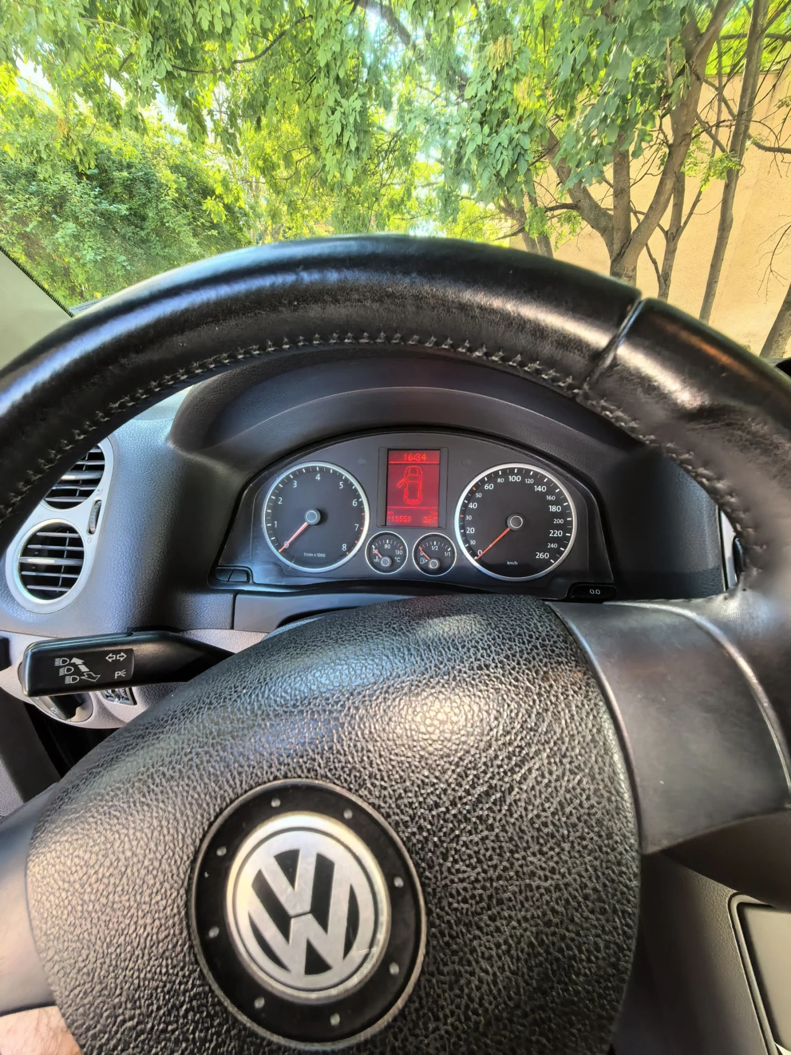 VW Tiguan 1.4 TSI  4 MOTION , снимка 9 - Автомобили и джипове - 56121541