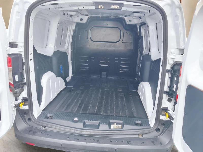 Ford Tourneo 1.0 EcoBoost, снимка 10 - Бусове и автобуси - 53258325