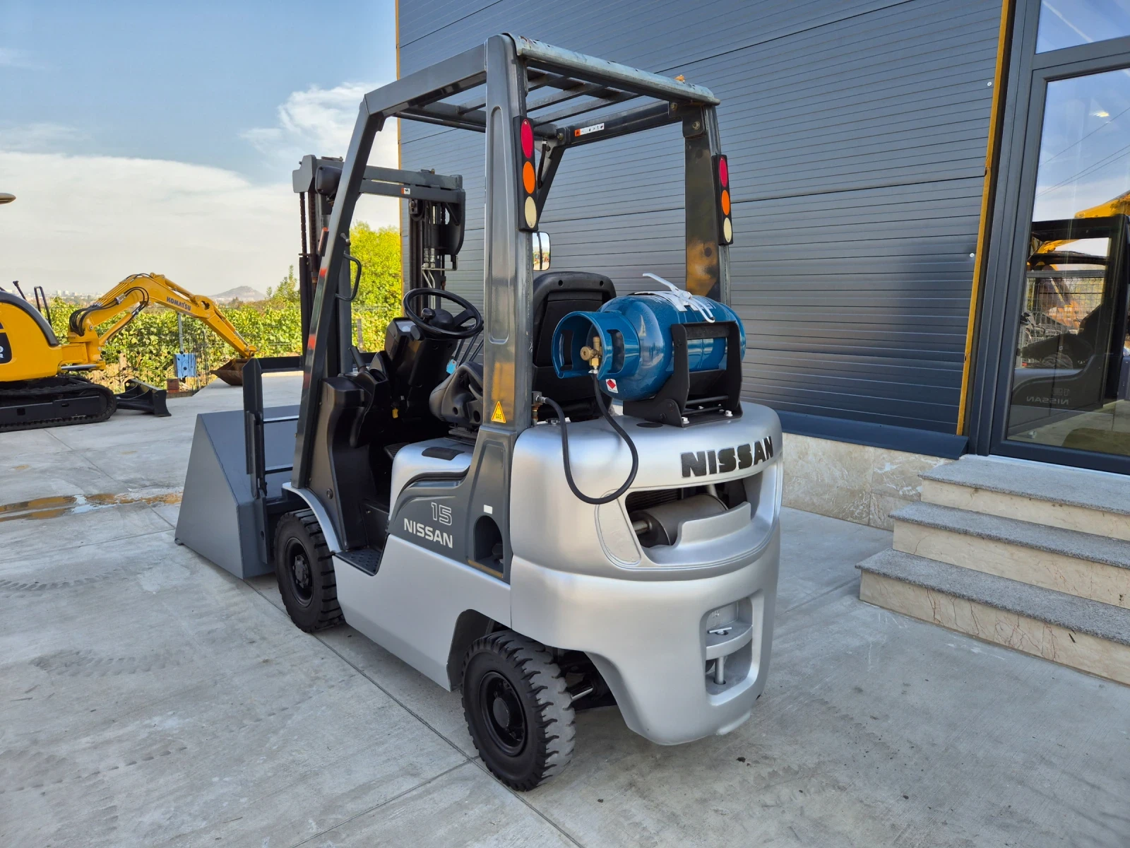  Nissan     / +  ! | Mobile.bg   3