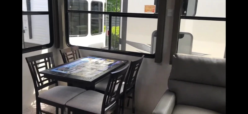 Каравана Други Wildwood Grand Lodge, снимка 5 - Каравани и кемпери - 52633422