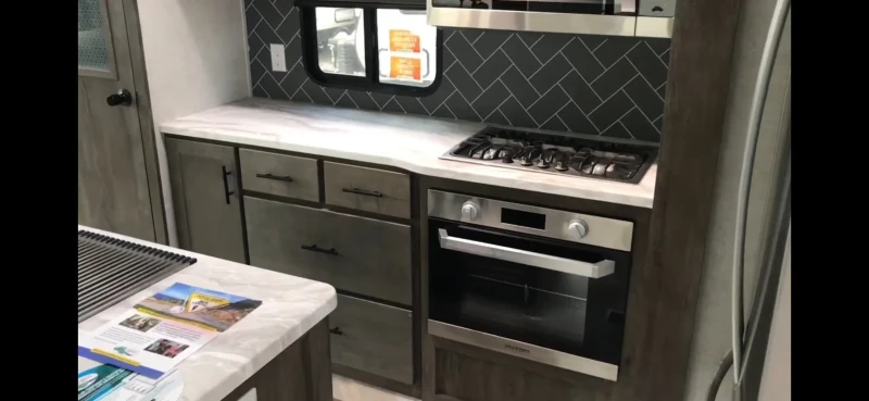 Каравана Други Wildwood Grand Lodge, снимка 7 - Каравани и кемпери - 52633422