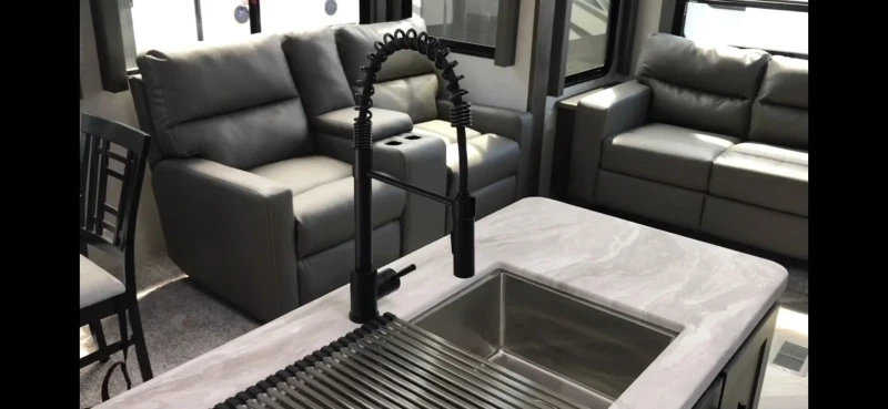 Каравана Други Wildwood Grand Lodge, снимка 17 - Каравани и кемпери - 52633422