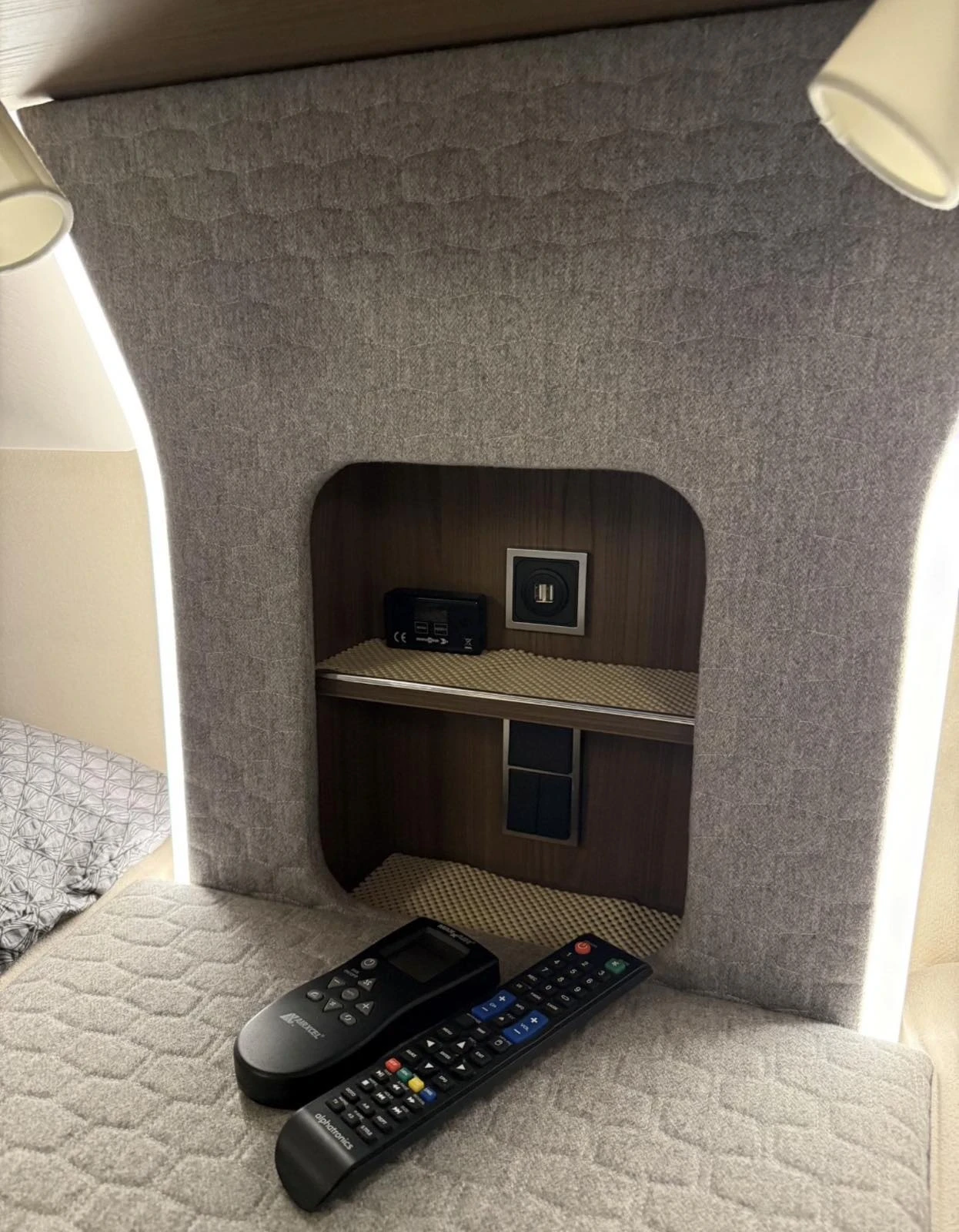 Кемпер HYMER / ERIBA BML-I 780, снимка 12 - Каравани и кемпери - 54326021