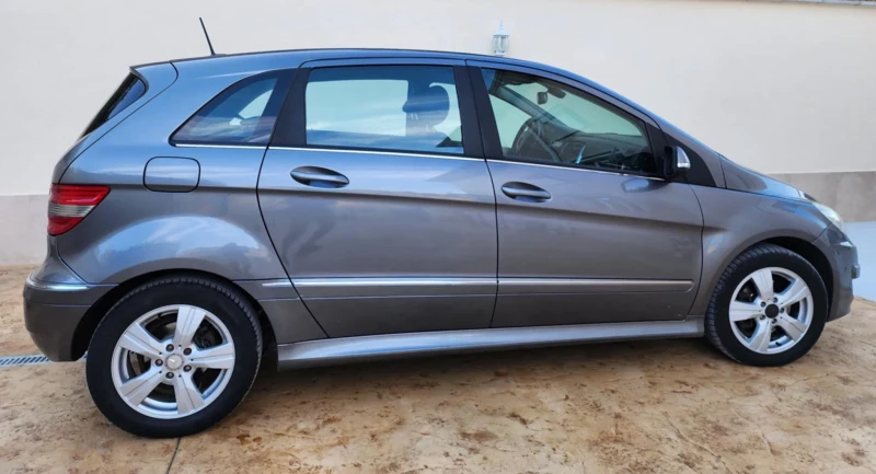 Mercedes-Benz B 180 КАПАРИРАН, снимка 4 - Автомобили и джипове - 47767035