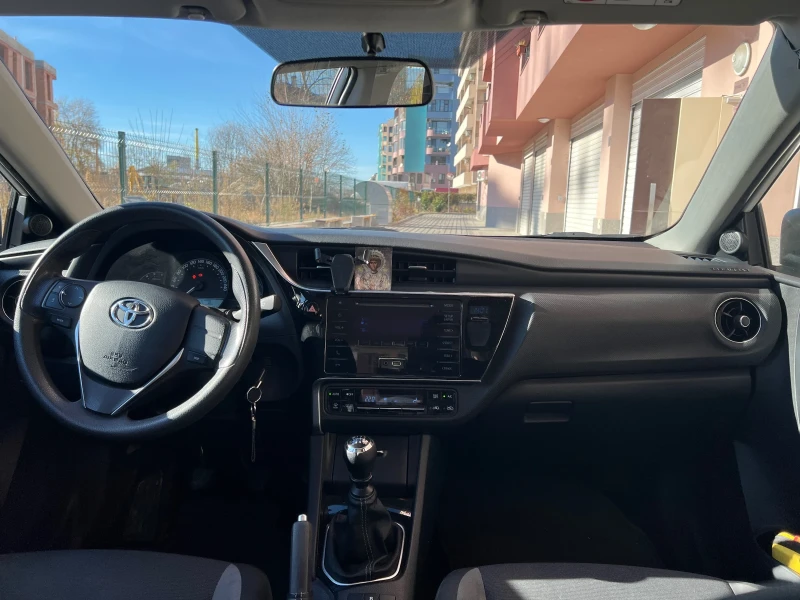 Toyota Auris, снимка 11 - Автомобили и джипове - 48087724