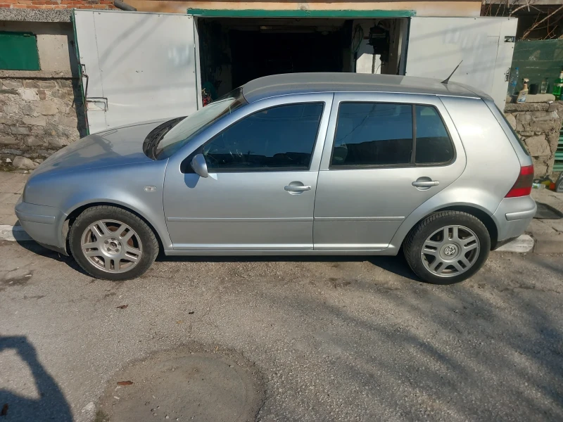 VW Golf, снимка 1 - Автомобили и джипове - 49246367