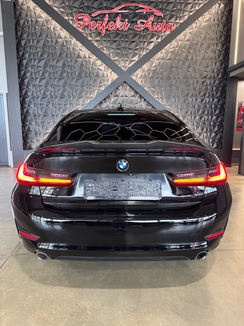 BMW 330 i SPORTPACKET* Шибедах* Камера, снимка 4 - Автомобили и джипове - 52114004