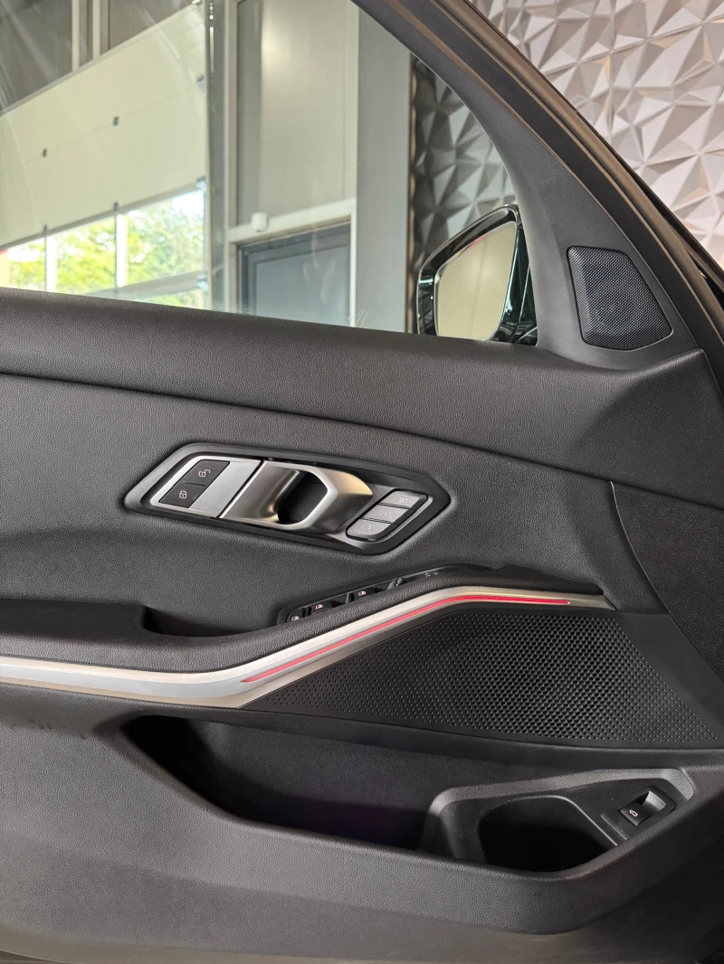 BMW 330 i SPORTPACKET* Шибедах* Камера, снимка 11 - Автомобили и джипове - 52114004