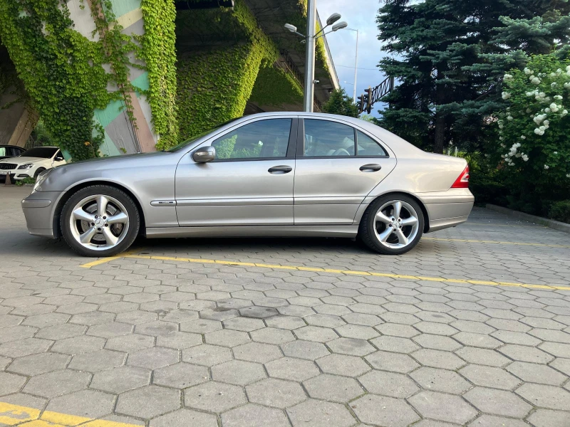 Mercedes-Benz C 220 Реален Пробег Спортен пакет AMG Line, снимка 2 - Автомобили и джипове - 53101512