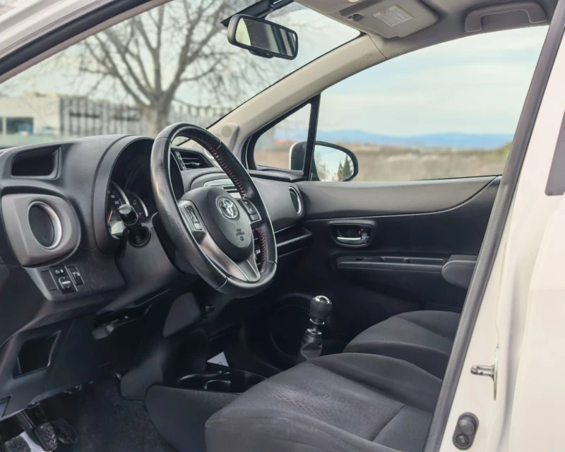 Toyota Yaris 1.4 90 К.С. ДИЗЕЛ! , снимка 8 - Автомобили и джипове - 53566910